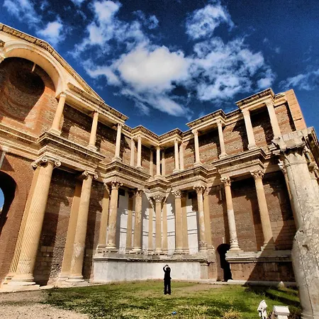 Lidya Sardes Thermal & Hotel 4*